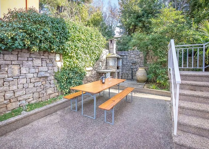 Appartement By The Sea Njivice, Krk - 21868 *